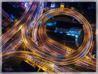 Straßen bei Nacht